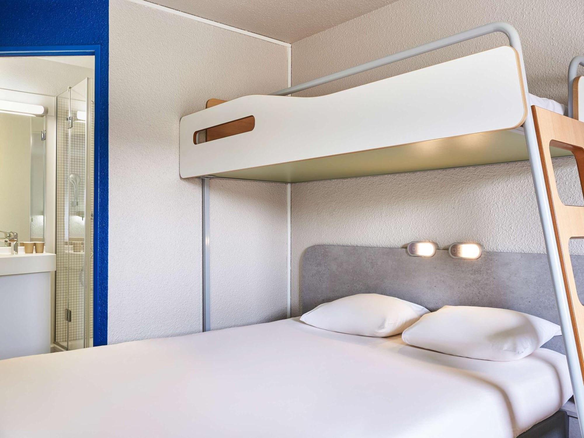 Ibis Budget Versailles Chateau Saint Cyr L'Ecole Exterior foto