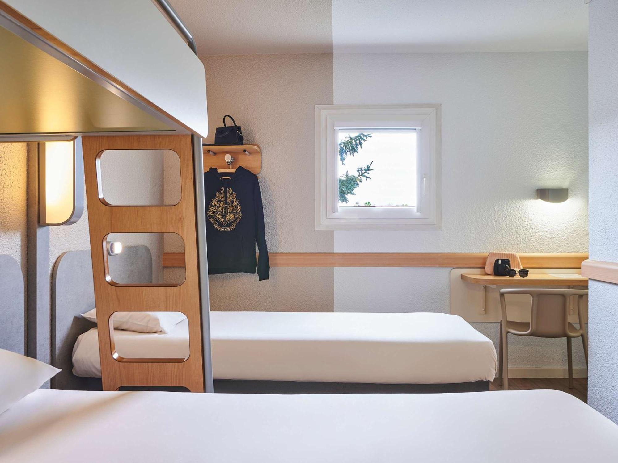 Ibis Budget Versailles Chateau Saint Cyr L'Ecole Exterior foto