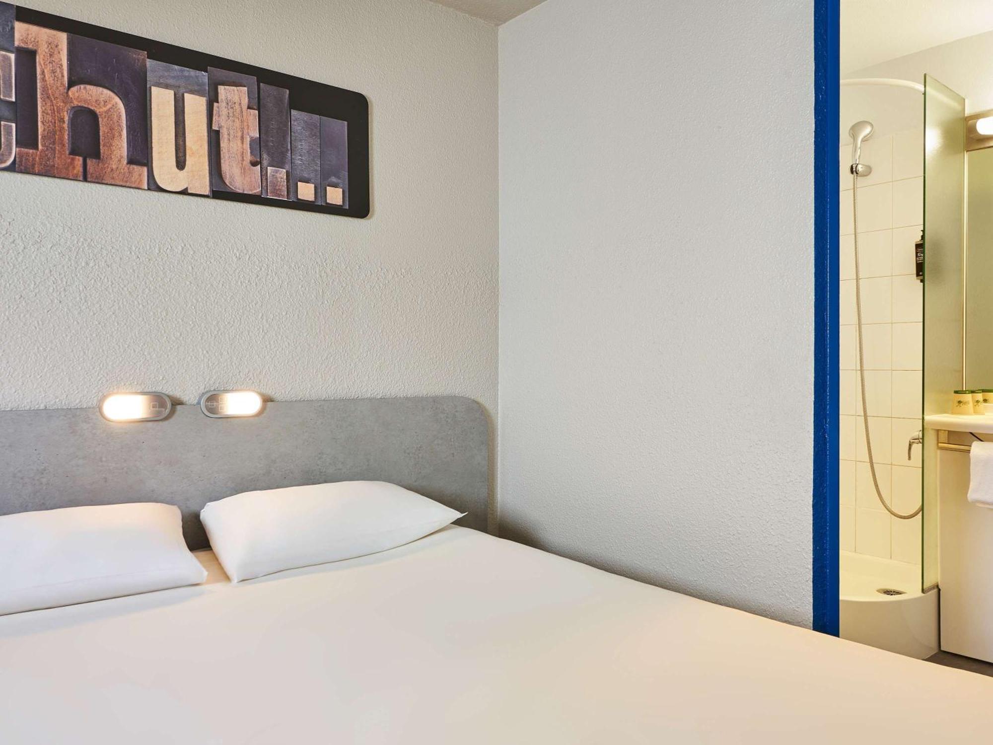 Ibis Budget Versailles Chateau Saint Cyr L'Ecole Exterior foto