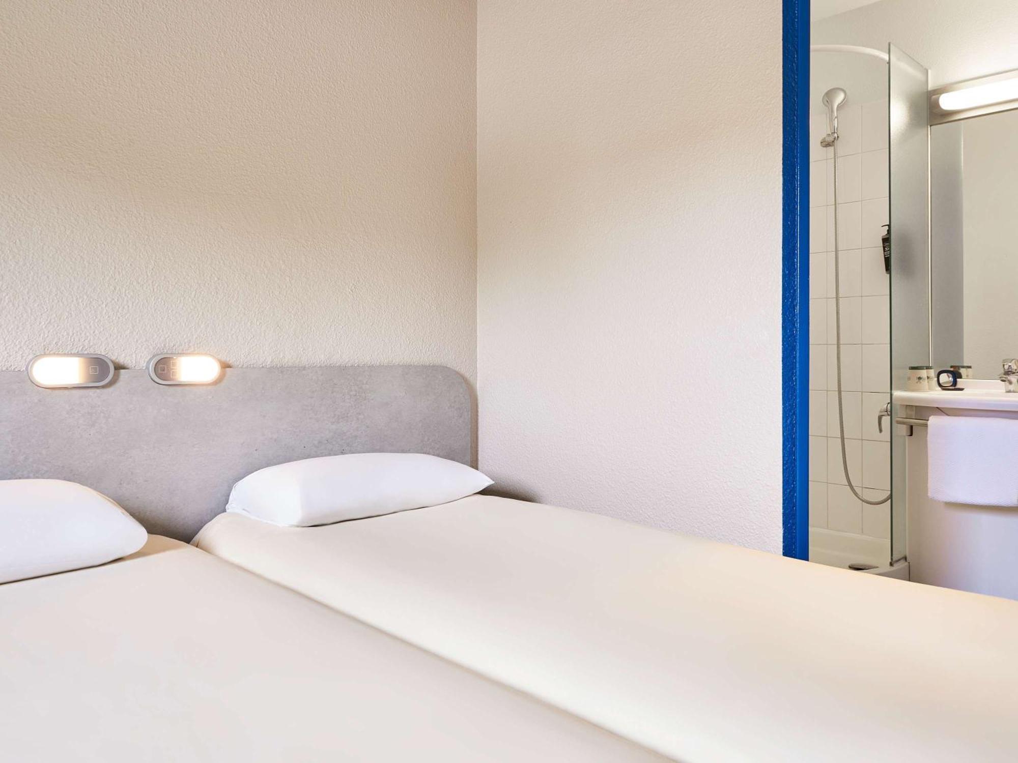 Ibis Budget Versailles Chateau Saint Cyr L'Ecole Exterior foto