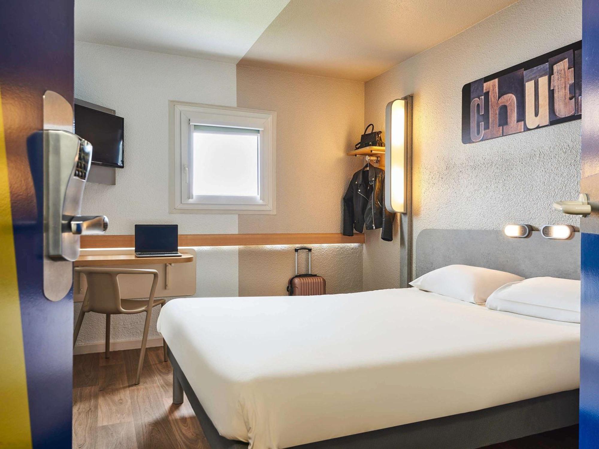 Ibis Budget Versailles Chateau Saint Cyr L'Ecole Exterior foto
