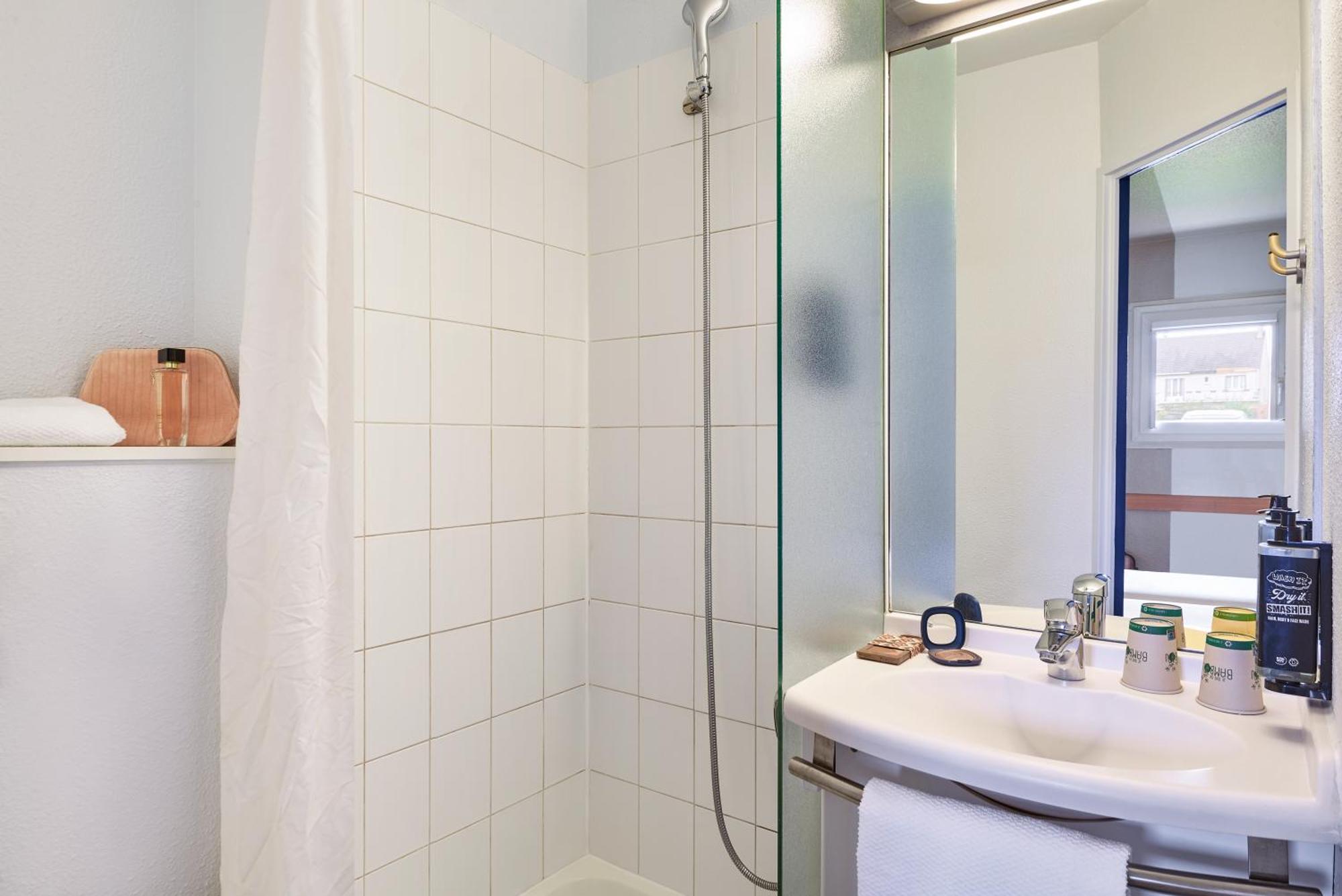 Ibis Budget Versailles Chateau Saint Cyr L'Ecole Exterior foto