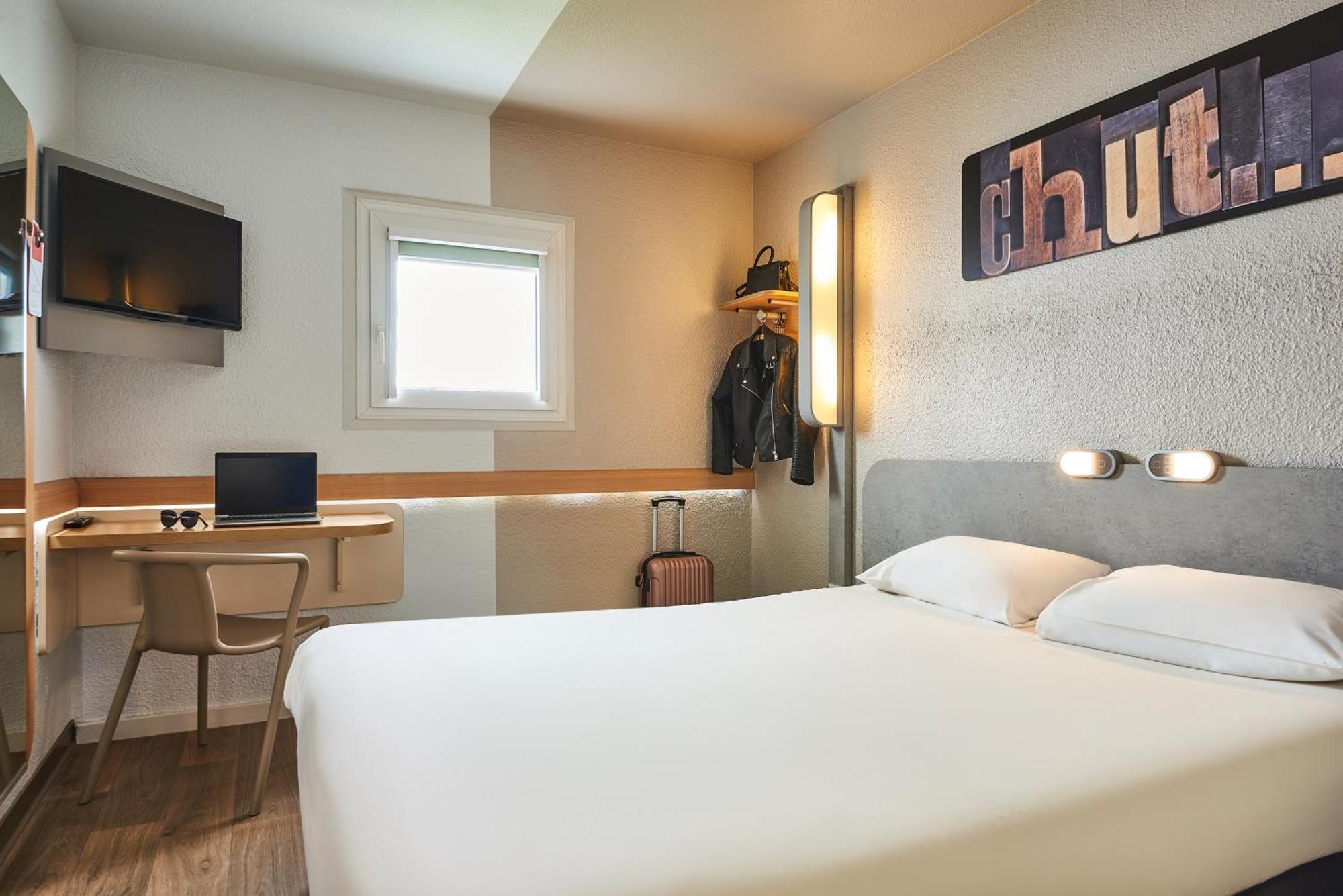 Ibis Budget Versailles Chateau Saint Cyr L'Ecole Exterior foto
