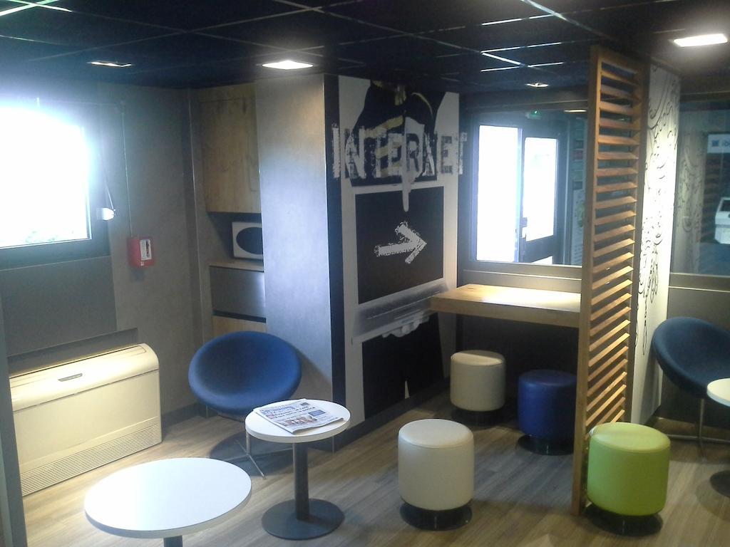 Ibis Budget Versailles Chateau Saint Cyr L'Ecole Exterior foto
