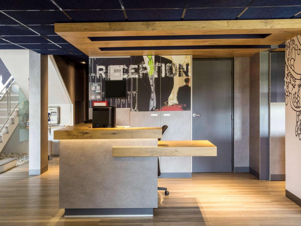 Ibis Budget Versailles Chateau Saint Cyr L'Ecole Exterior foto