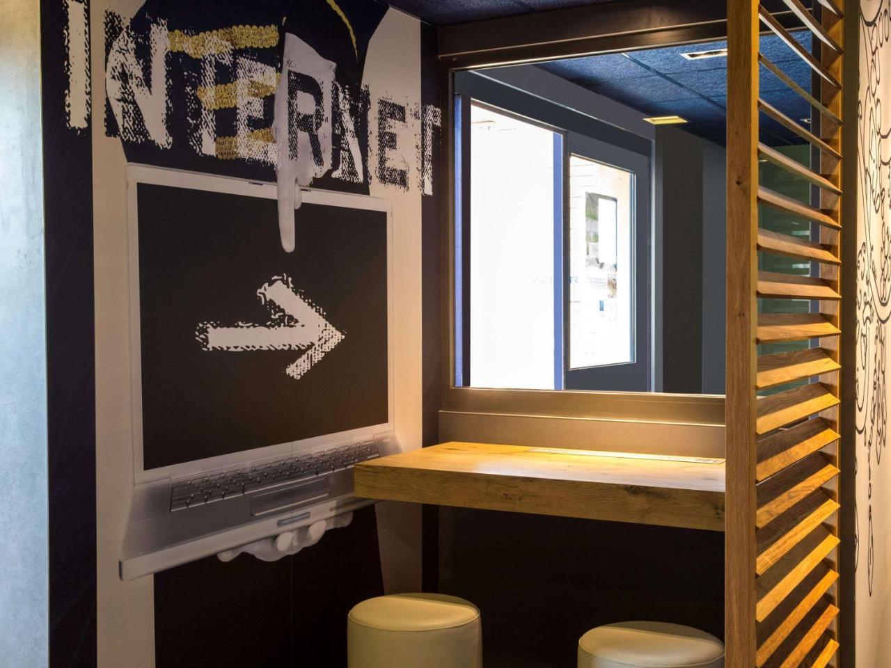 Ibis Budget Versailles Chateau Saint Cyr L'Ecole Exterior foto
